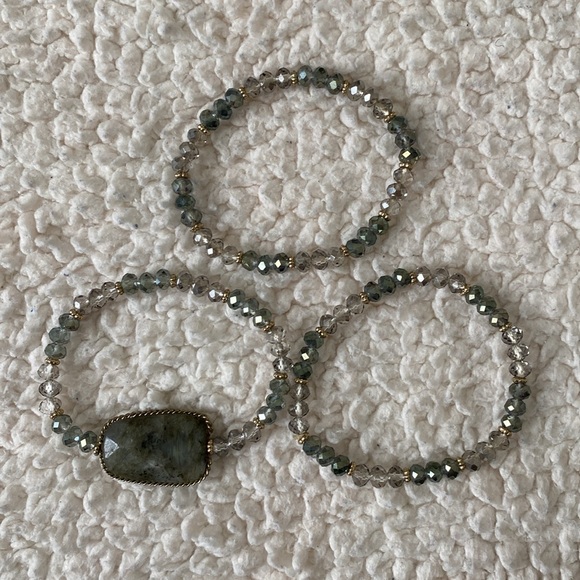 *NWOT* Francesca’s Collections 3-Piece Bracelet Set - Picture 4 of 7